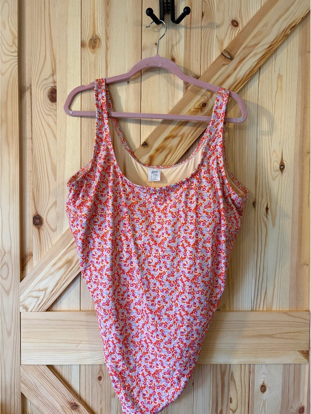 Amazon Essentials Women's Plus Size Floral One-Piece Swimsuit 4XL